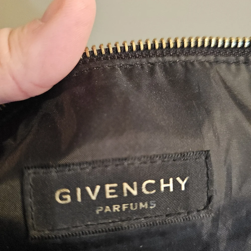 Givenchy Parfums Bag - Picture 5 of 6